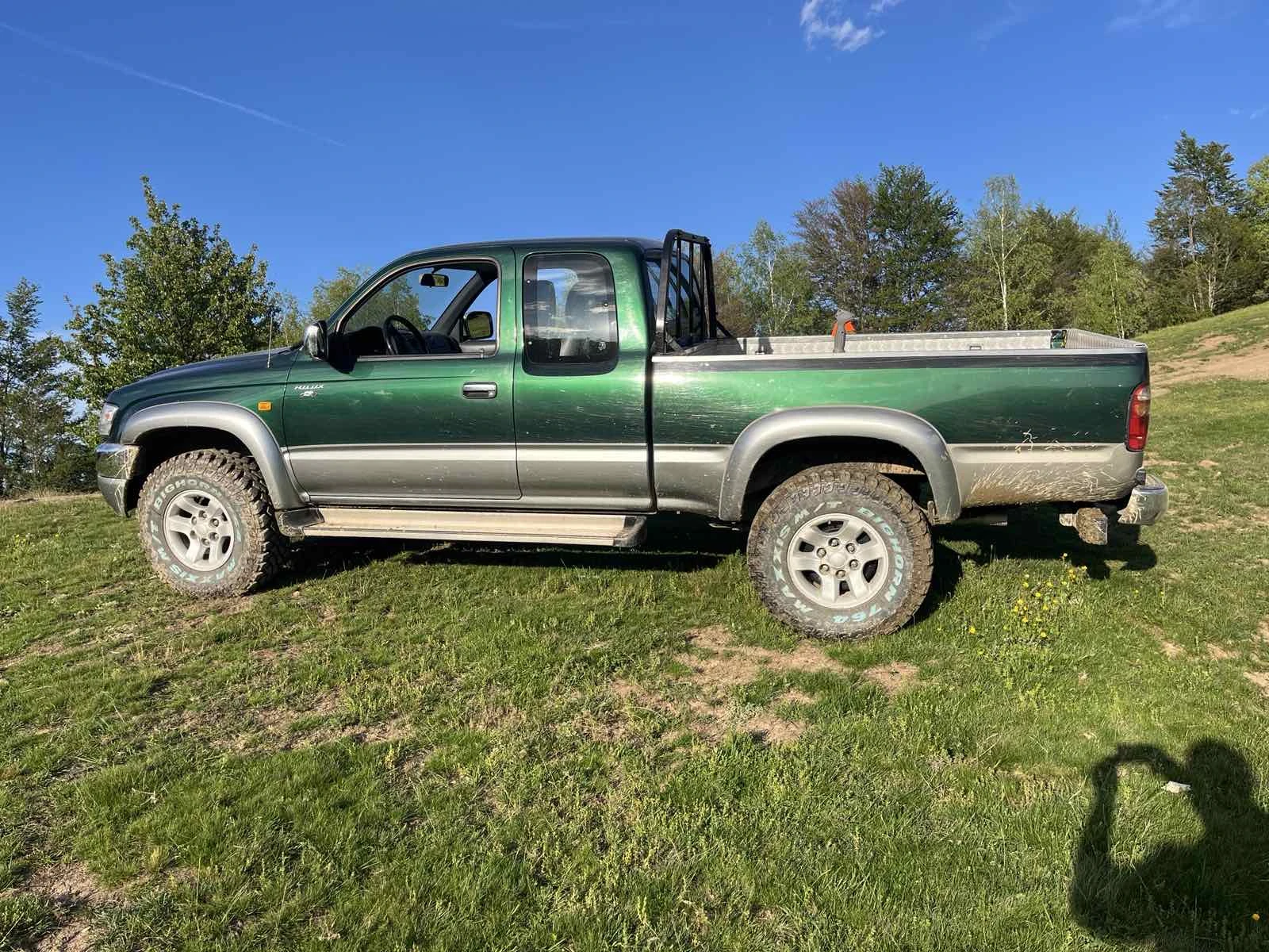 Toyota Hilux 2.5D4D, снимка 2 - Автомобили и джипове - 56085672