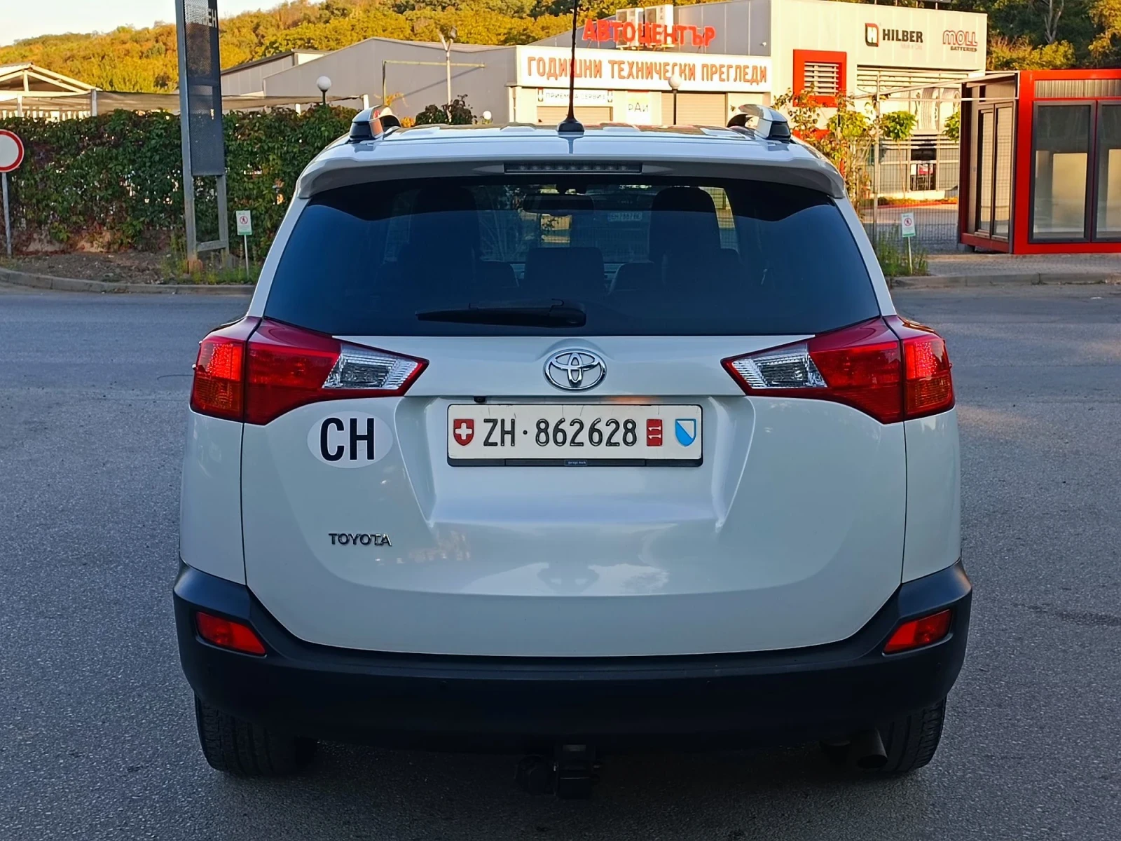 Toyota Rav4 2.0i-151кс-ШВЕЙЦАРИЯ-АВТОМАТ-4Х4-KEYLESS-NAVI, снимка 4 - Автомобили и джипове - 56121332