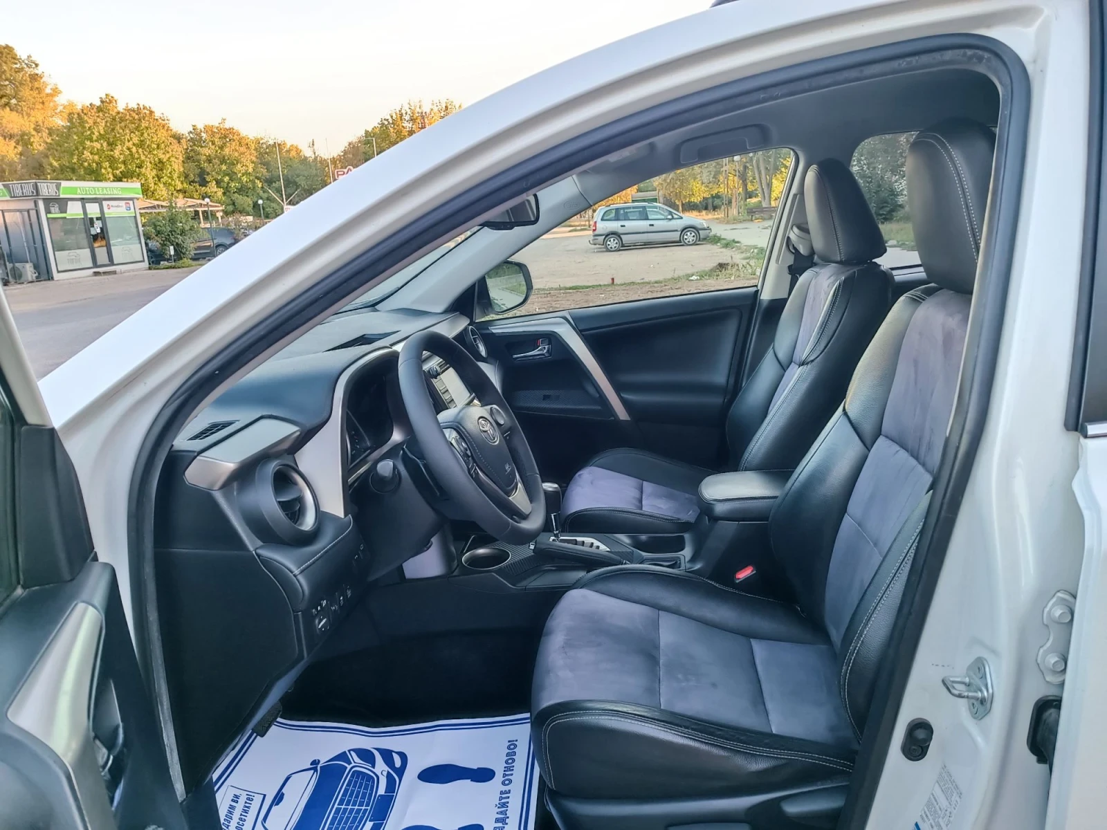 Toyota Rav4 2.0i-151кс-ШВЕЙЦАРИЯ-АВТОМАТ-4Х4-KEYLESS-NAVI, снимка 9 - Автомобили и джипове - 56121332