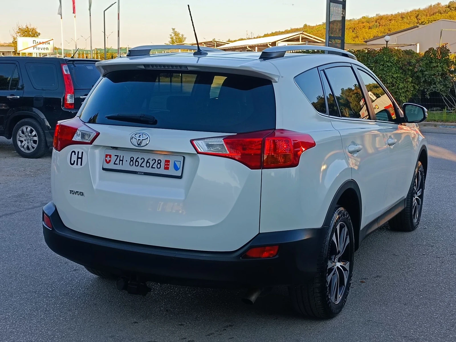 Toyota Rav4 2.0i-151кс-ШВЕЙЦАРИЯ-АВТОМАТ-4Х4-KEYLESS-NAVI, снимка 3 - Автомобили и джипове - 56121332