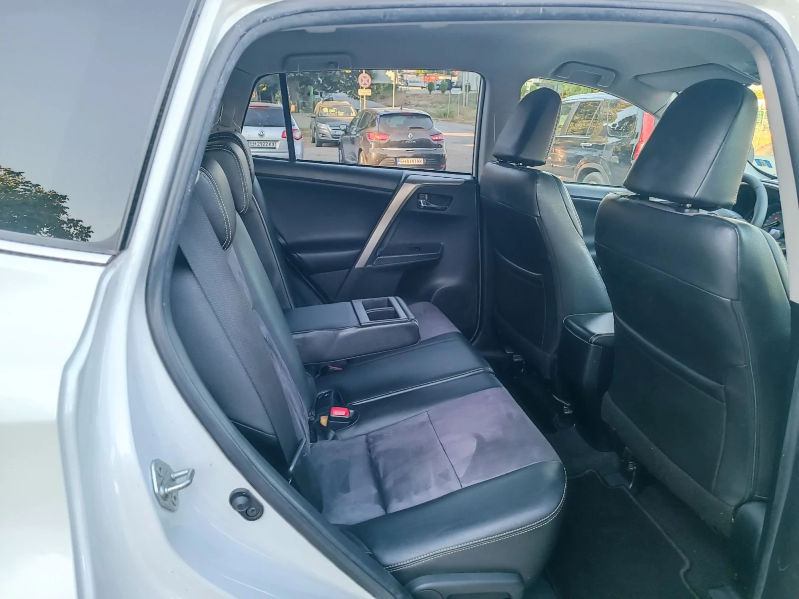 Toyota Rav4 2.0i-151кс-ШВЕЙЦАРИЯ-АВТОМАТ-4Х4-KEYLESS-NAVI, снимка 11 - Автомобили и джипове - 56121332
