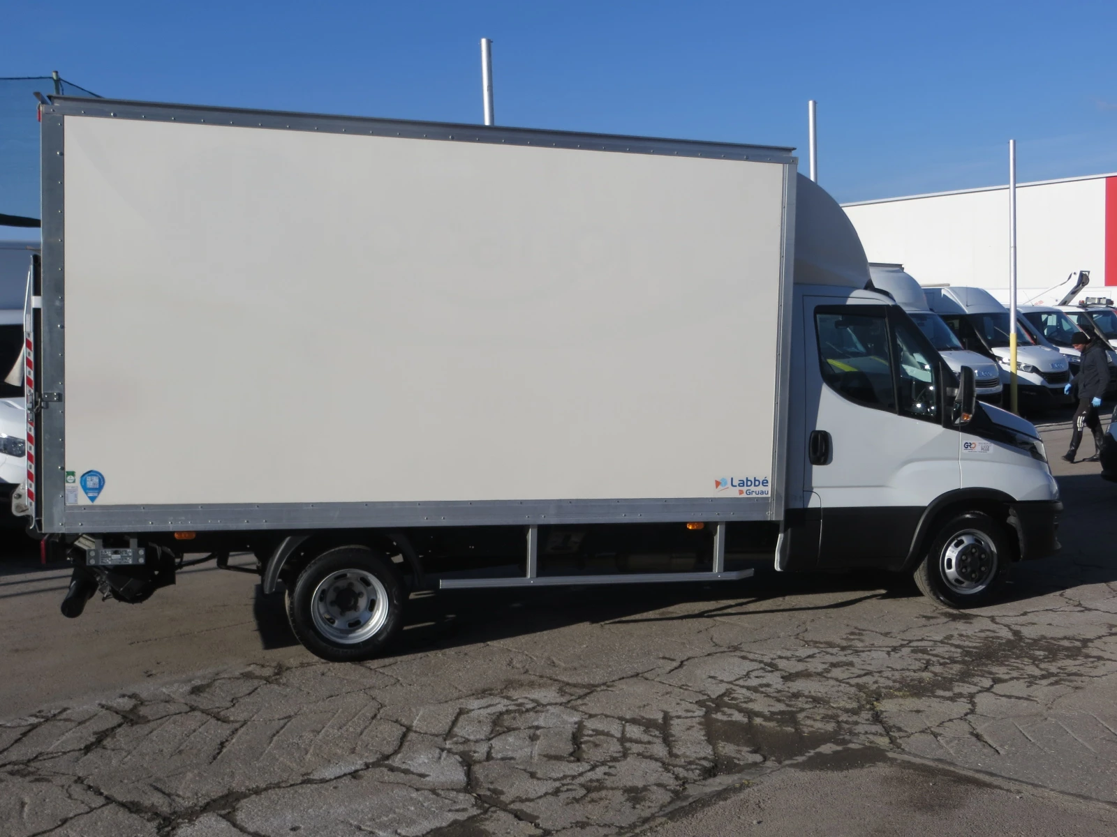 Iveco Daily 35C16 ФУРГОН С ПАДАЩ БОРД - изображение 5