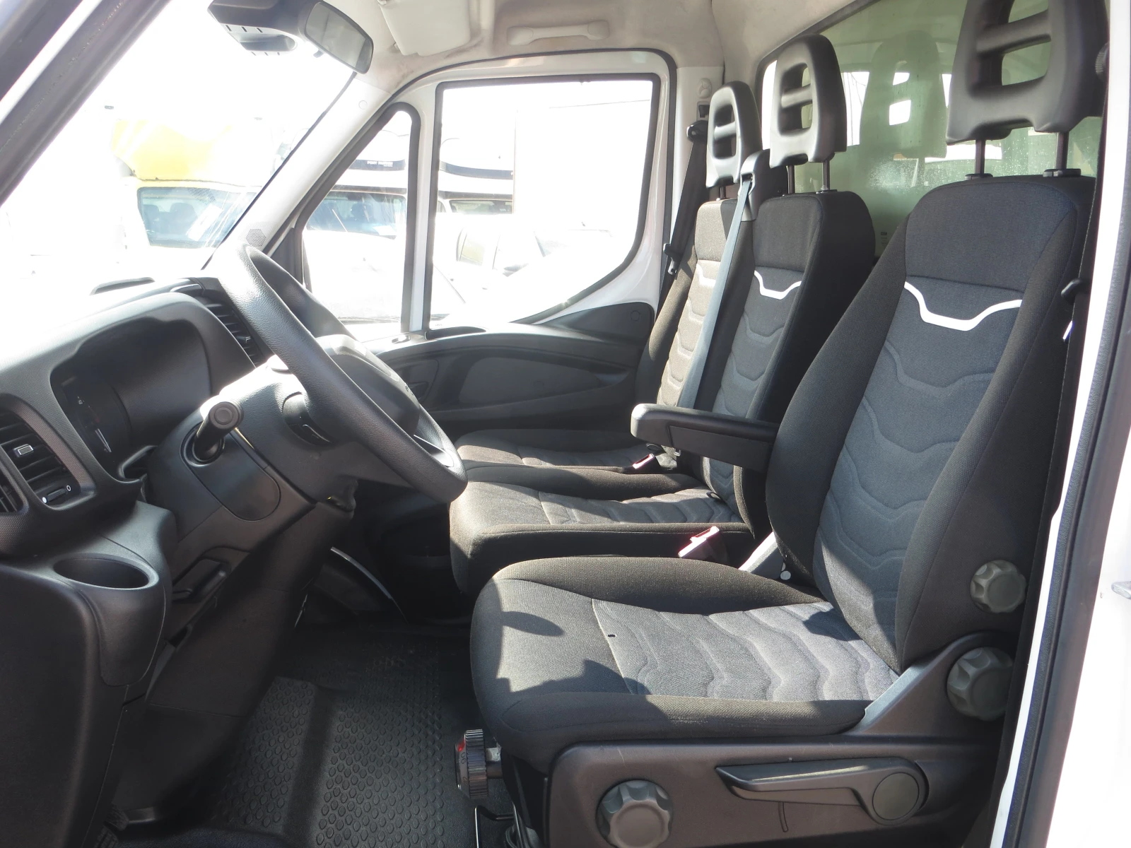 Iveco Daily 35C16 ФУРГОН С ПАДАЩ БОРД - изображение 7