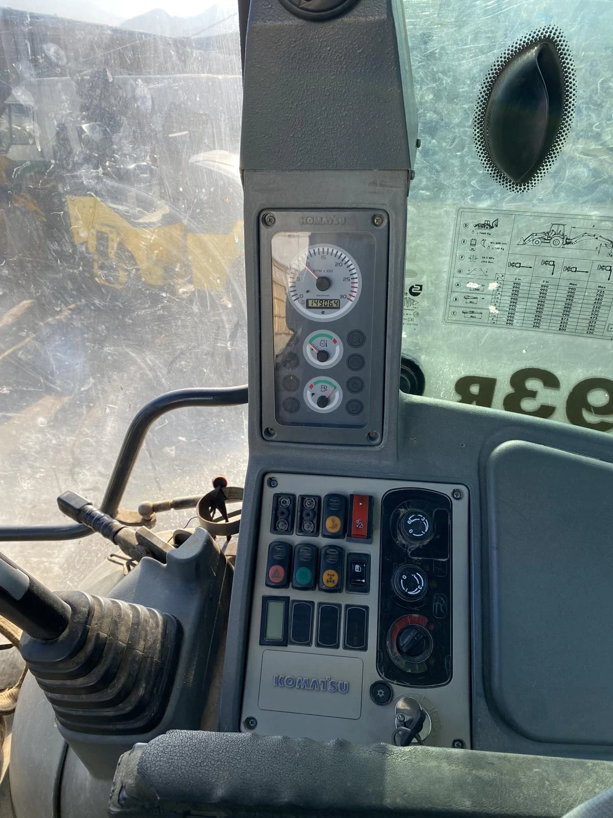 Багер Komatsu WB93 r5 - изображение 5