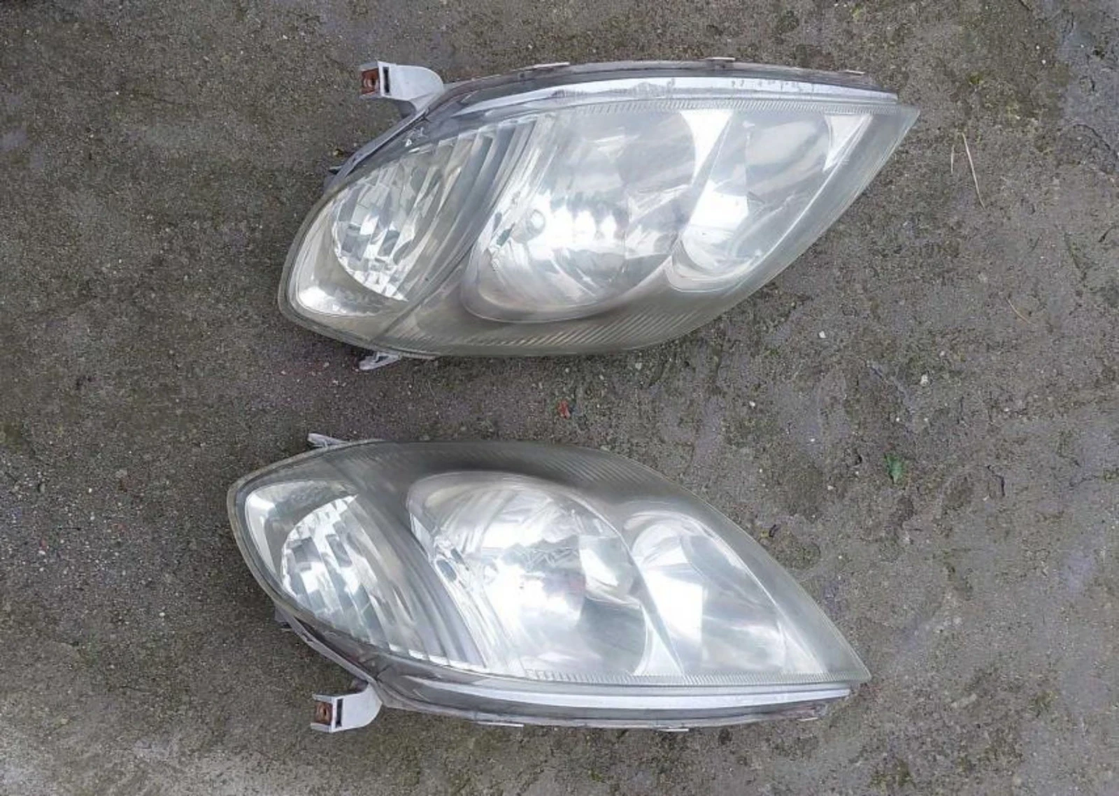 Продава фарове за Toyota Corolla 2002г., снимка 5 - Части - 54172060