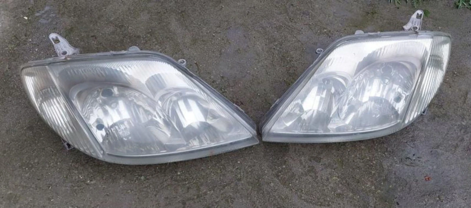 Продава фарове за Toyota Corolla 2002г.