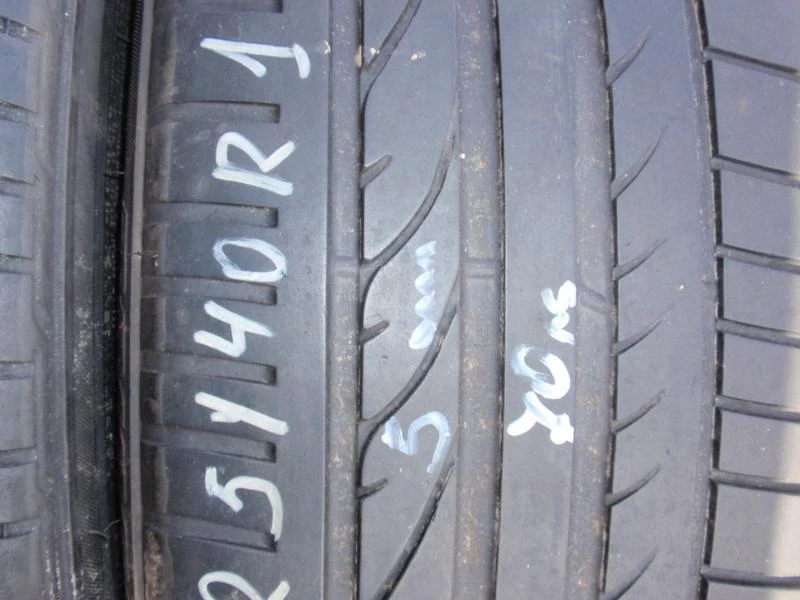 Гуми Летни 225/40R18, снимка 5 - Гуми и джанти - 8367607