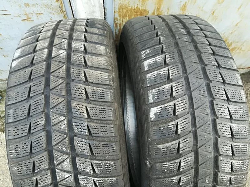 Гуми Зимни 225/45R18, снимка 1 - Гуми и джанти - 23094322