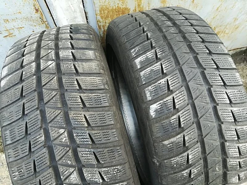 Гуми Зимни 225/45R18, снимка 2 - Гуми и джанти - 23094322