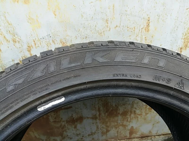 Гуми Зимни 225/45R18, снимка 3 - Гуми и джанти - 23094322