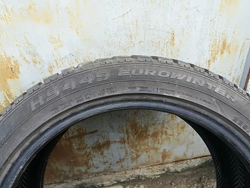 Гуми Зимни 225/45R18, снимка 5 - Гуми и джанти - 23094322