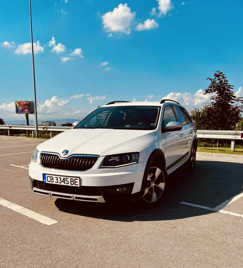 Skoda Octavia Scout 4x4 DSG, снимка 1 - Автомобили и джипове - 47240683