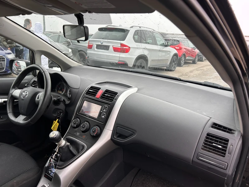 Toyota Auris 2.2D-4D NAVI EURO 5, снимка 10 - Автомобили и джипове - 48716833