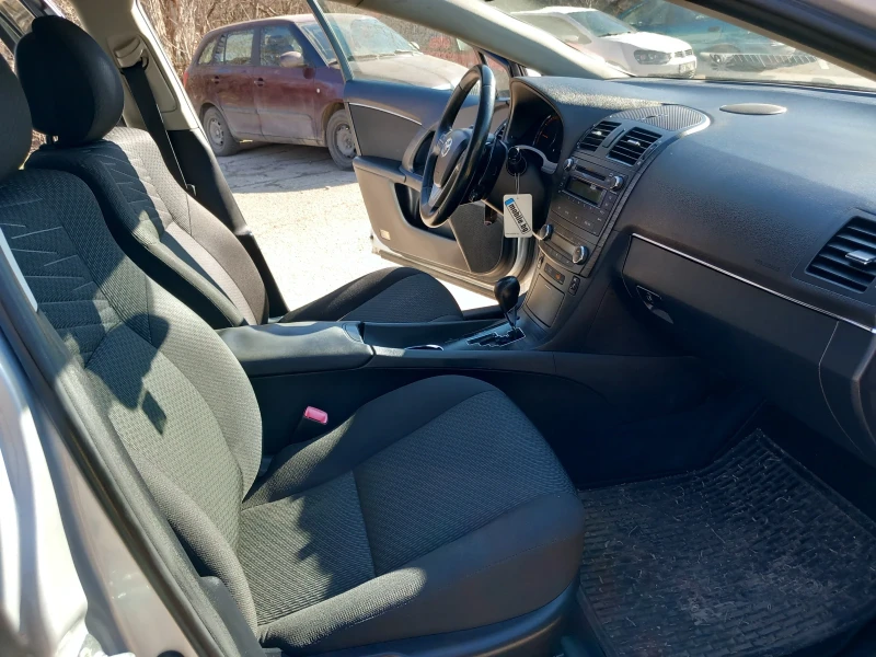 Toyota Avensis 2.0 i , снимка 14 - Автомобили и джипове - 49377247