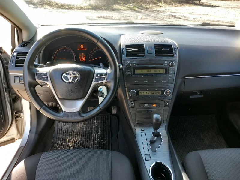 Toyota Avensis 2.0 i , снимка 10 - Автомобили и джипове - 49377247