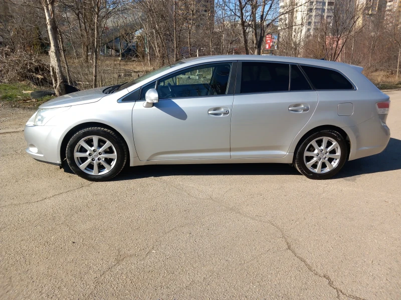 Toyota Avensis 2.0 i , снимка 8 - Автомобили и джипове - 49377247