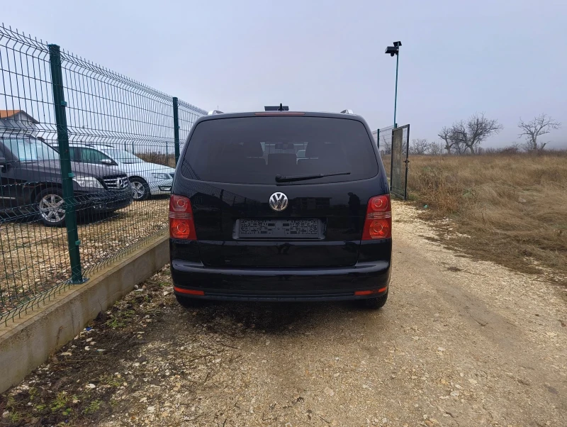 VW Touran 2.0 7 МЕСТЕН ТОП СЪСТОЯНИЕ , снимка 4 - Автомобили и джипове - 53069438