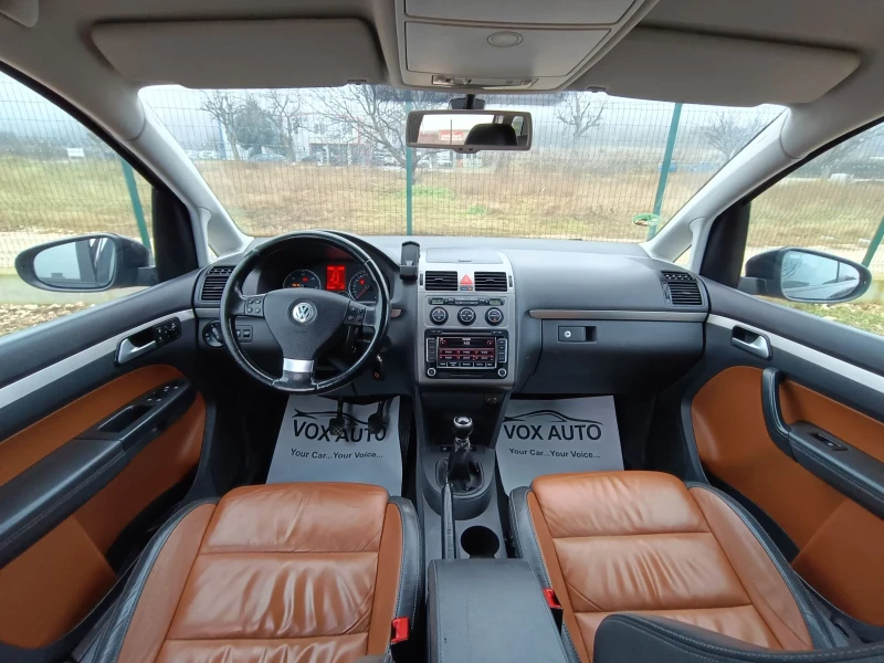 VW Touran 2.0 7 МЕСТЕН ТОП СЪСТОЯНИЕ , снимка 11 - Автомобили и джипове - 53069438