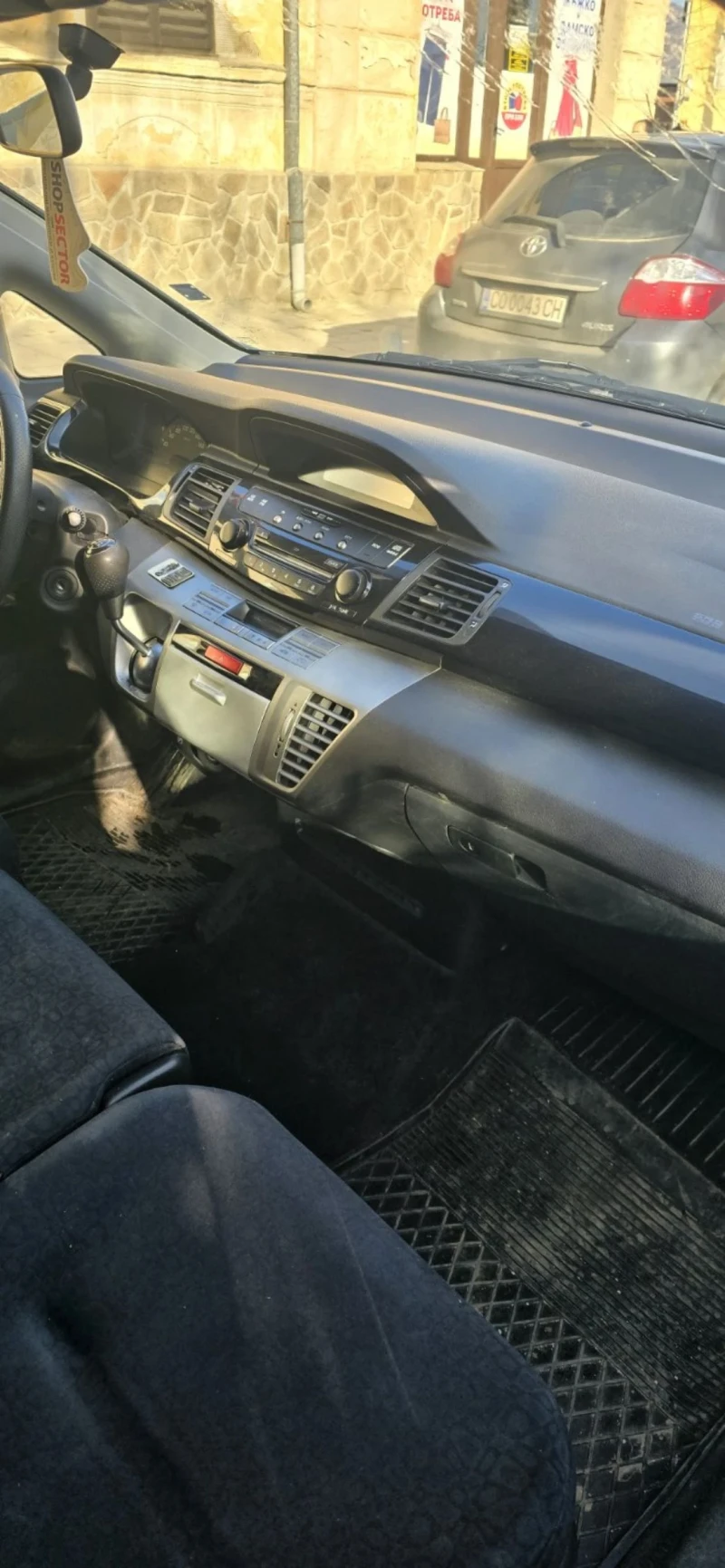 Honda Fr-v, снимка 7 - Автомобили и джипове - 53293598