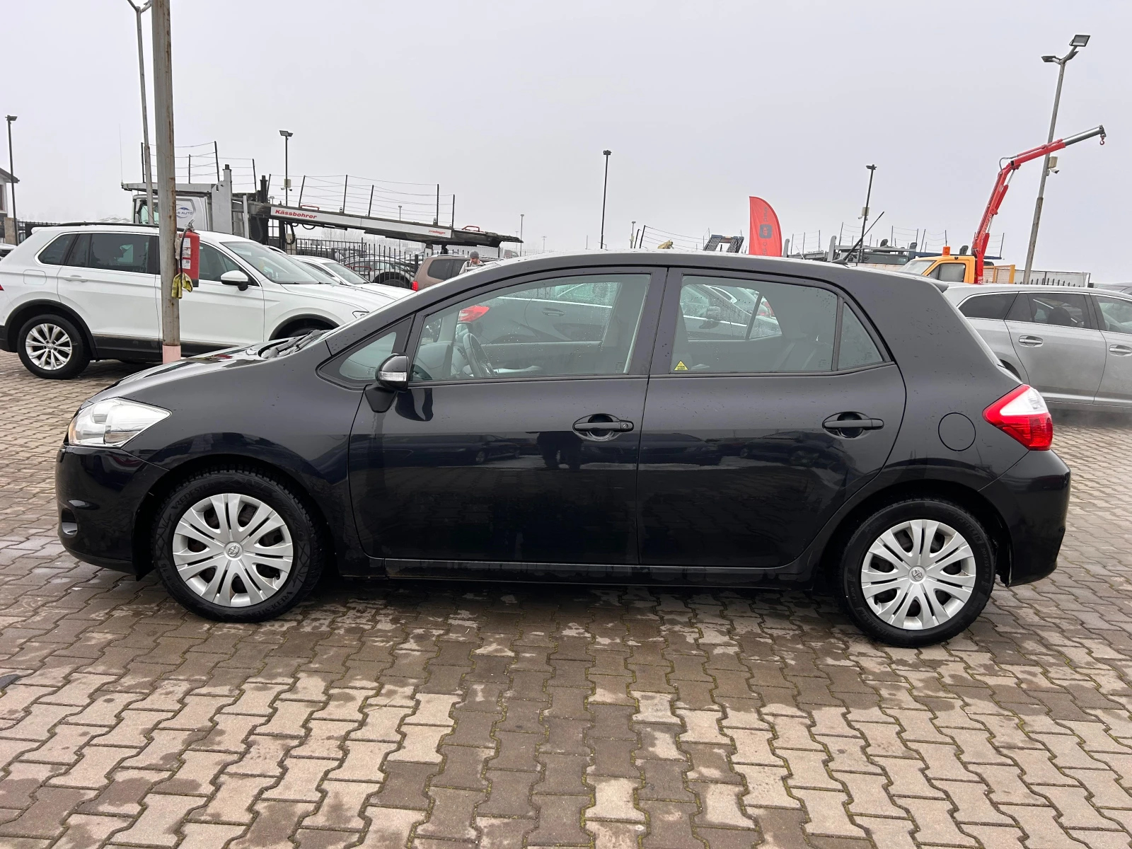 Toyota Auris 2.2D-4D NAVI EURO 5 - изображение 9