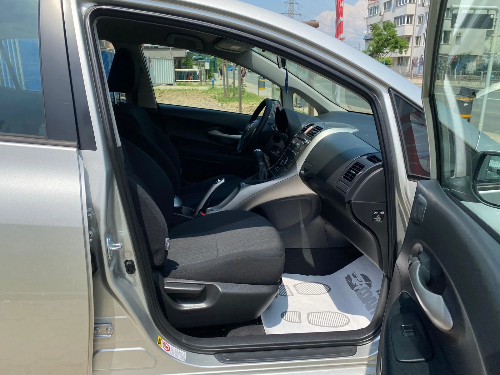 Toyota Auris 1.4D-4D - изображение 10