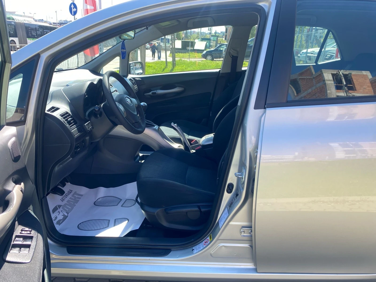 Toyota Auris 1.4D-4D - изображение 8