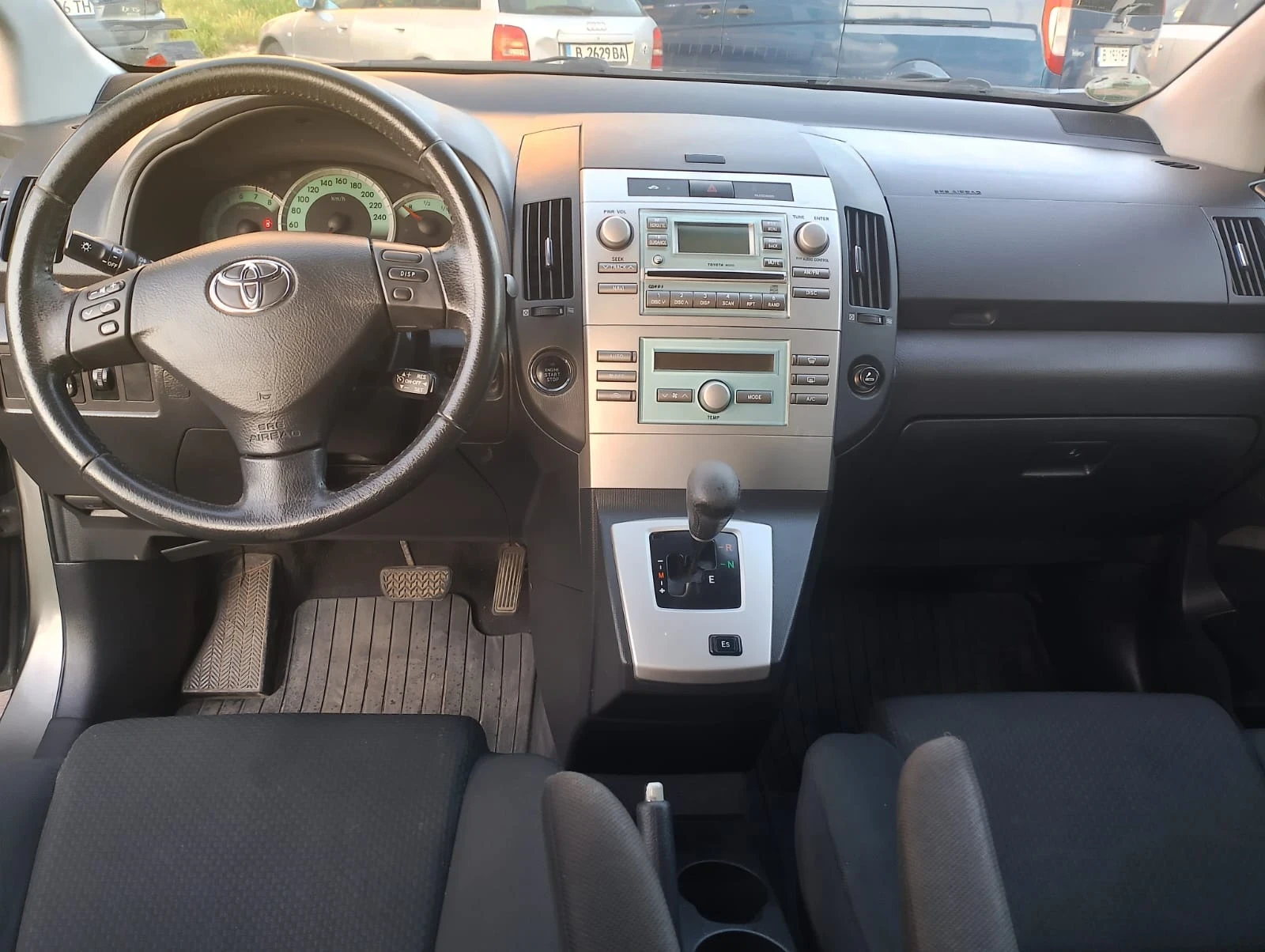 Toyota Corolla verso  - изображение 7
