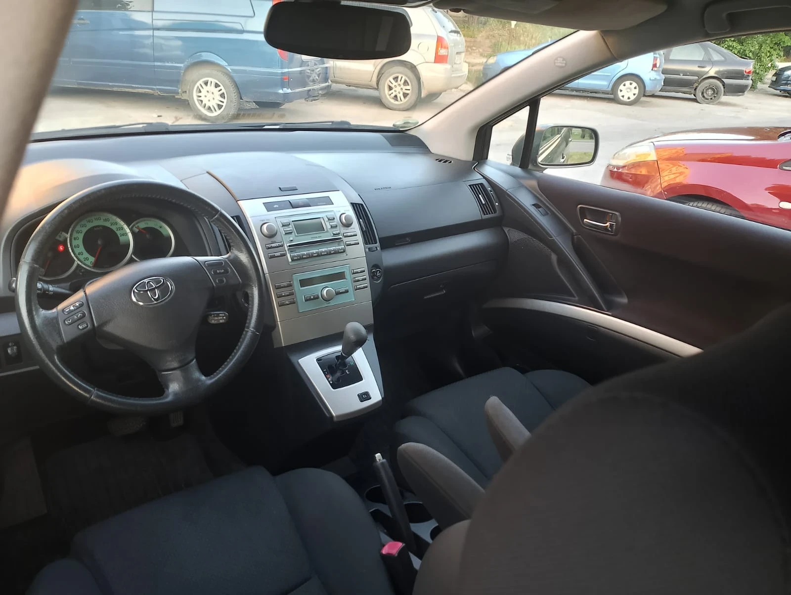 Toyota Corolla verso  - изображение 8