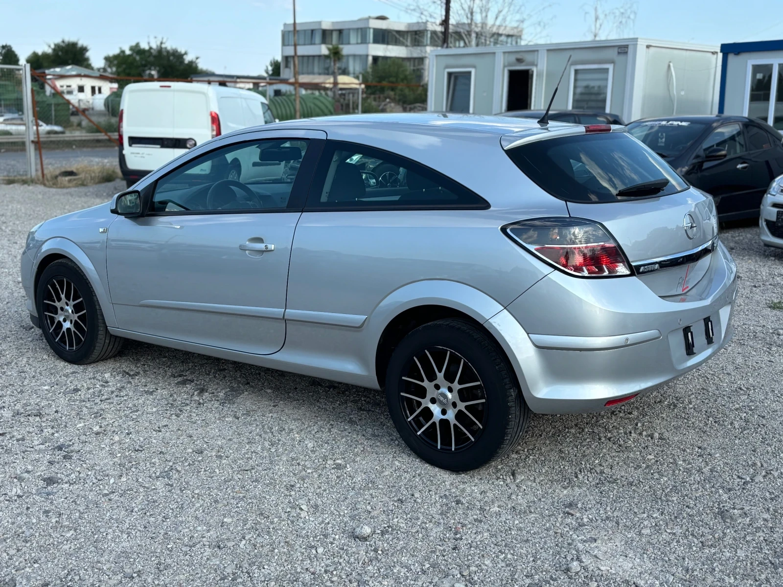Opel Astra 1.9-120кс, Автоматик - изображение 2