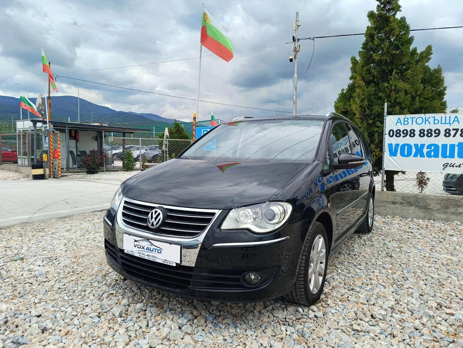 VW Touran 2.0 куб. 170 к.с.  7 МЕСТЕН, снимка 2 - Автомобили и джипове - 53069438