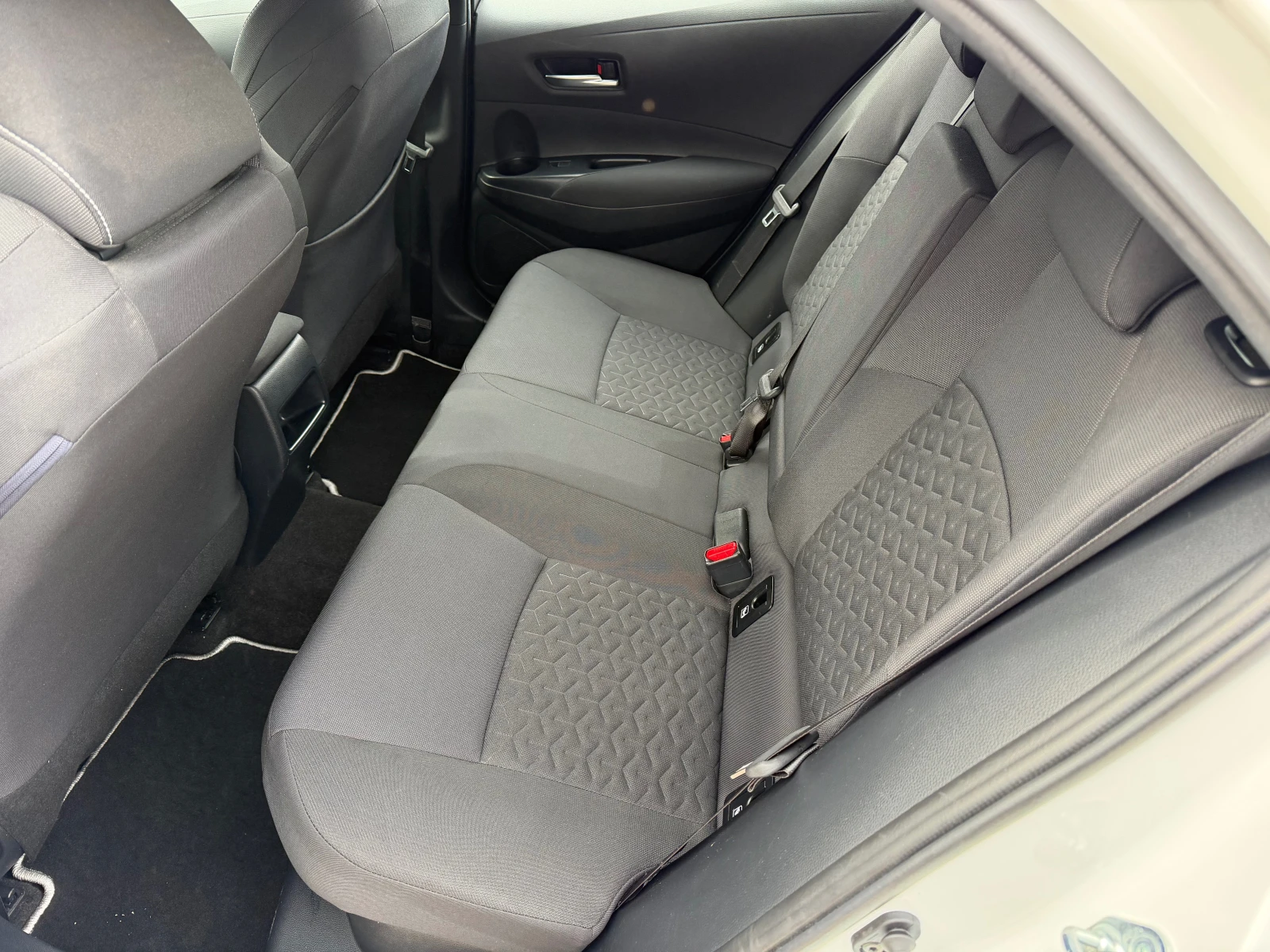 Toyota Corolla 1.8h 122k.� 67000��. �������� | Mobile.bg � ����������� 12