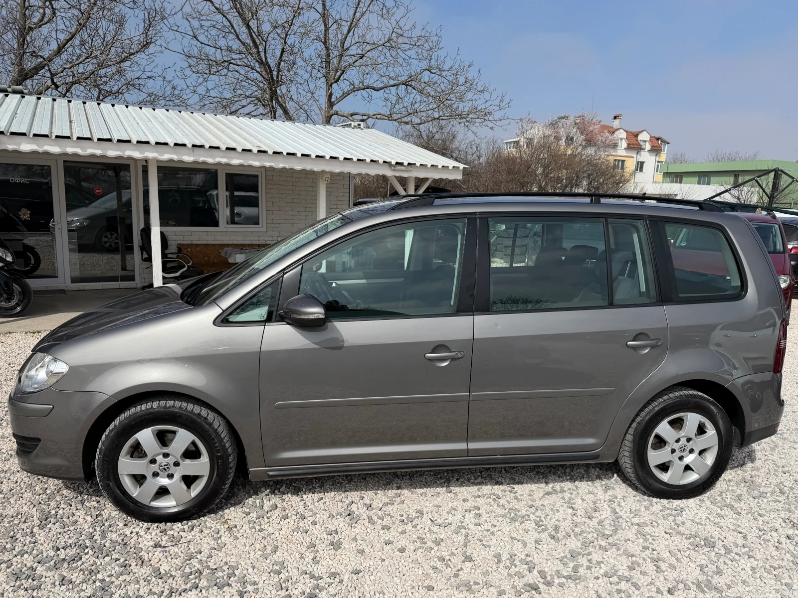 VW Touran 1, 9-105кс, снимка 7 - Автомобили и джипове - 53865114