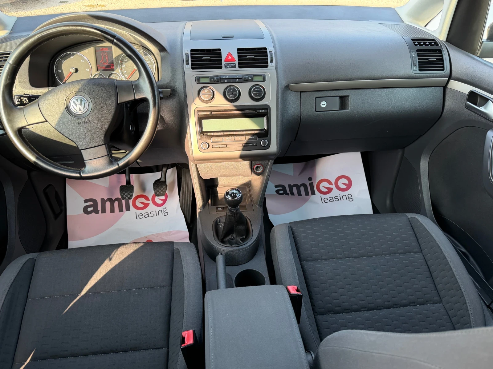 VW Touran 1, 9-105кс, снимка 13 - Автомобили и джипове - 53865114