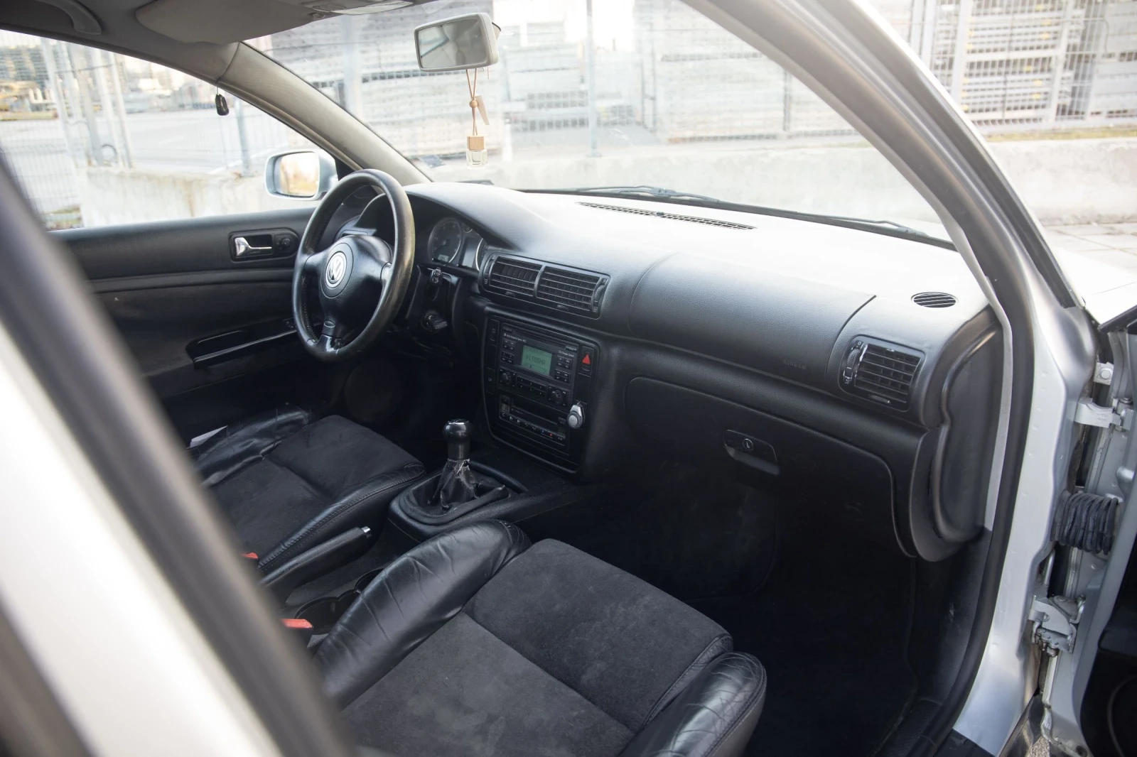 VW Passat, снимка 12 - Автомобили и джипове - 53865992