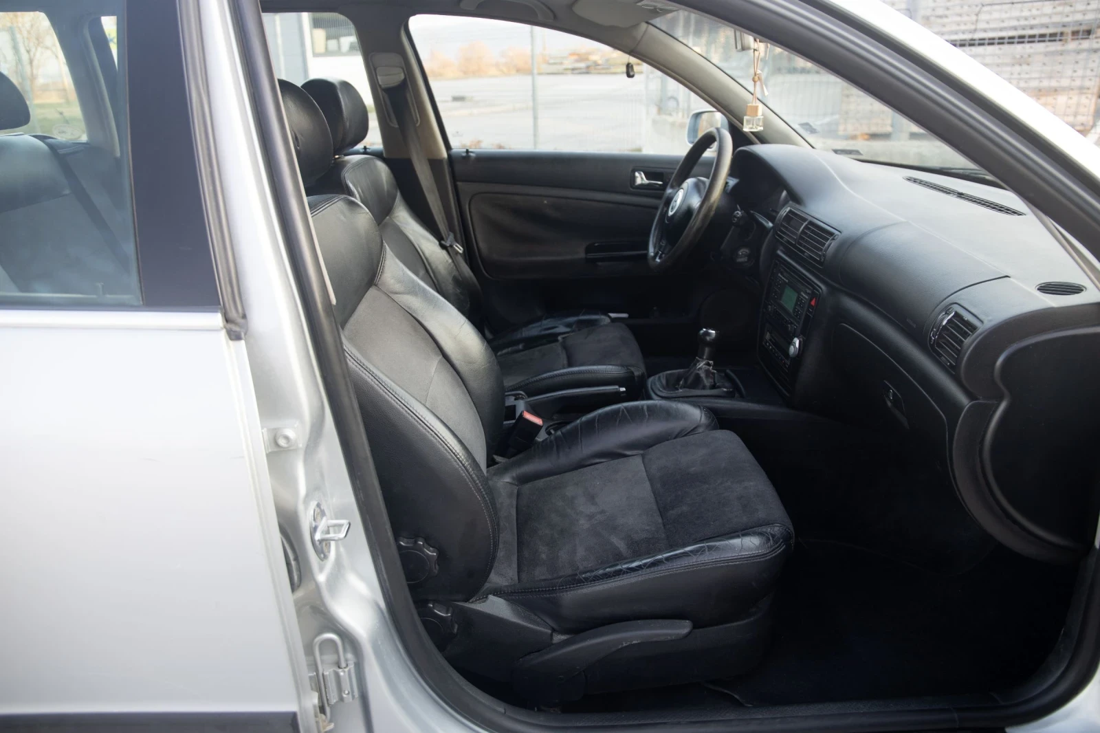 VW Passat, снимка 11 - Автомобили и джипове - 53865992