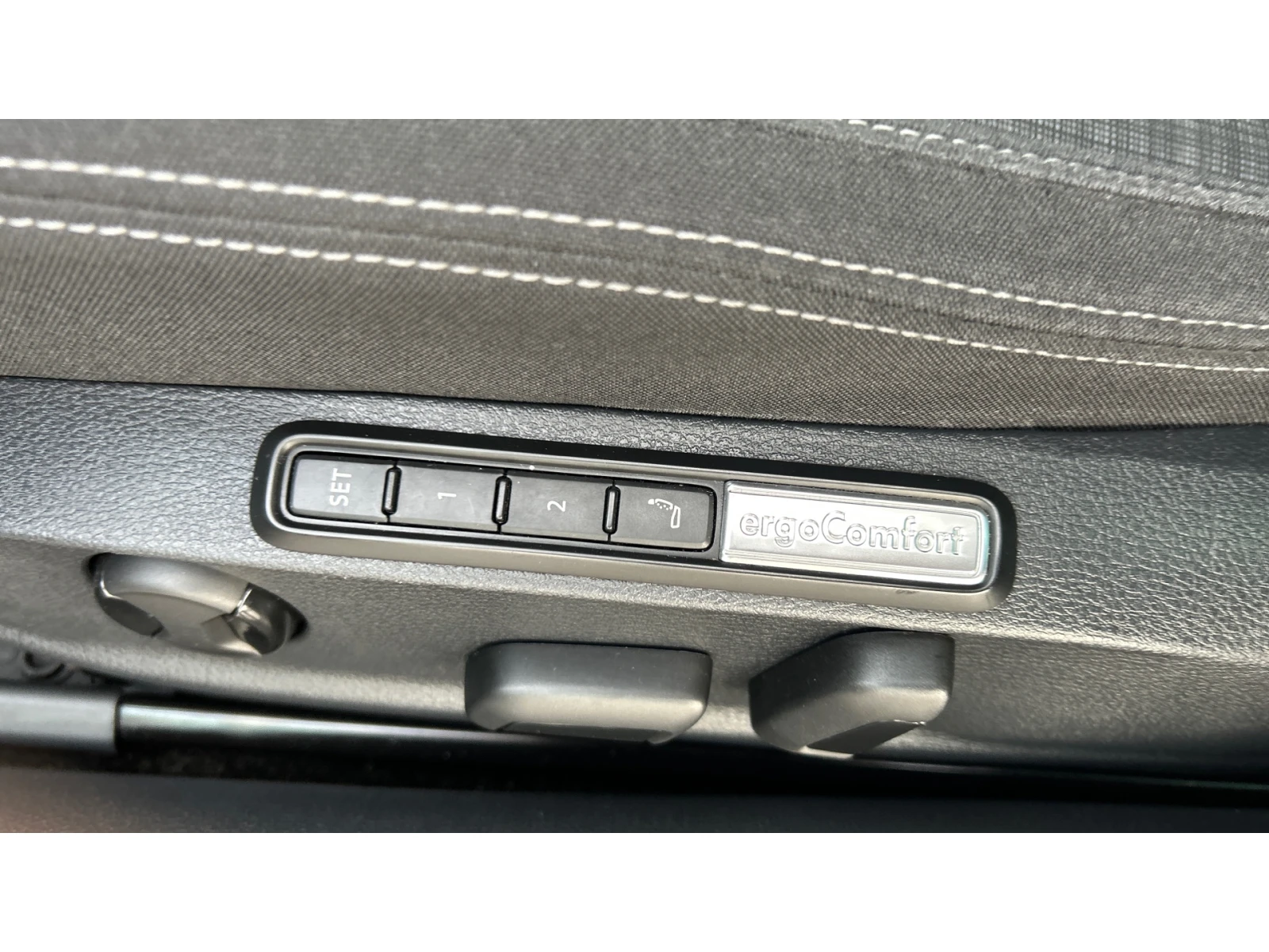 VW Passat 2. 0 TDi DSG SCR, Месечна вноска от 227  , снимка 16 - Автомобили и джипове - 54377457
