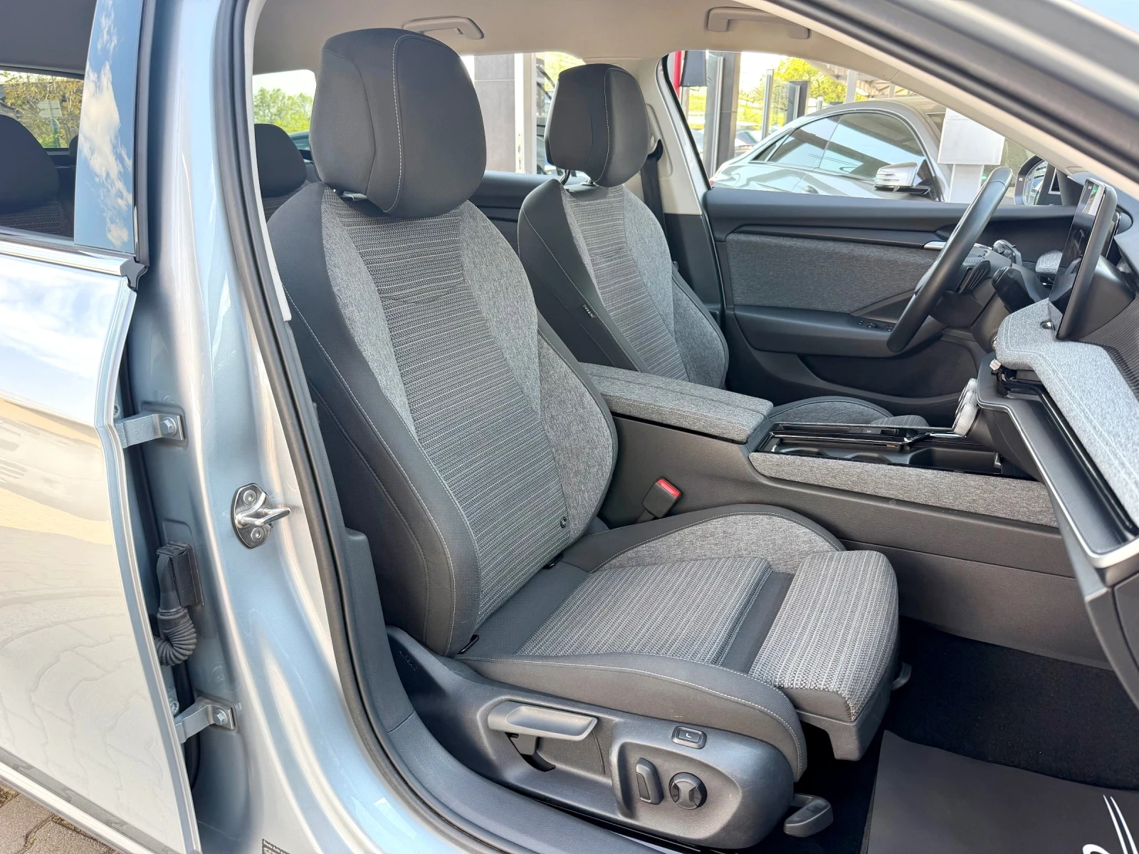 Skoda Superb 2.0TDI#DISTR#KEYLESS#CAMERA#FULL ASSIST#НОВА, снимка 8 - Автомобили и джипове - 54444774