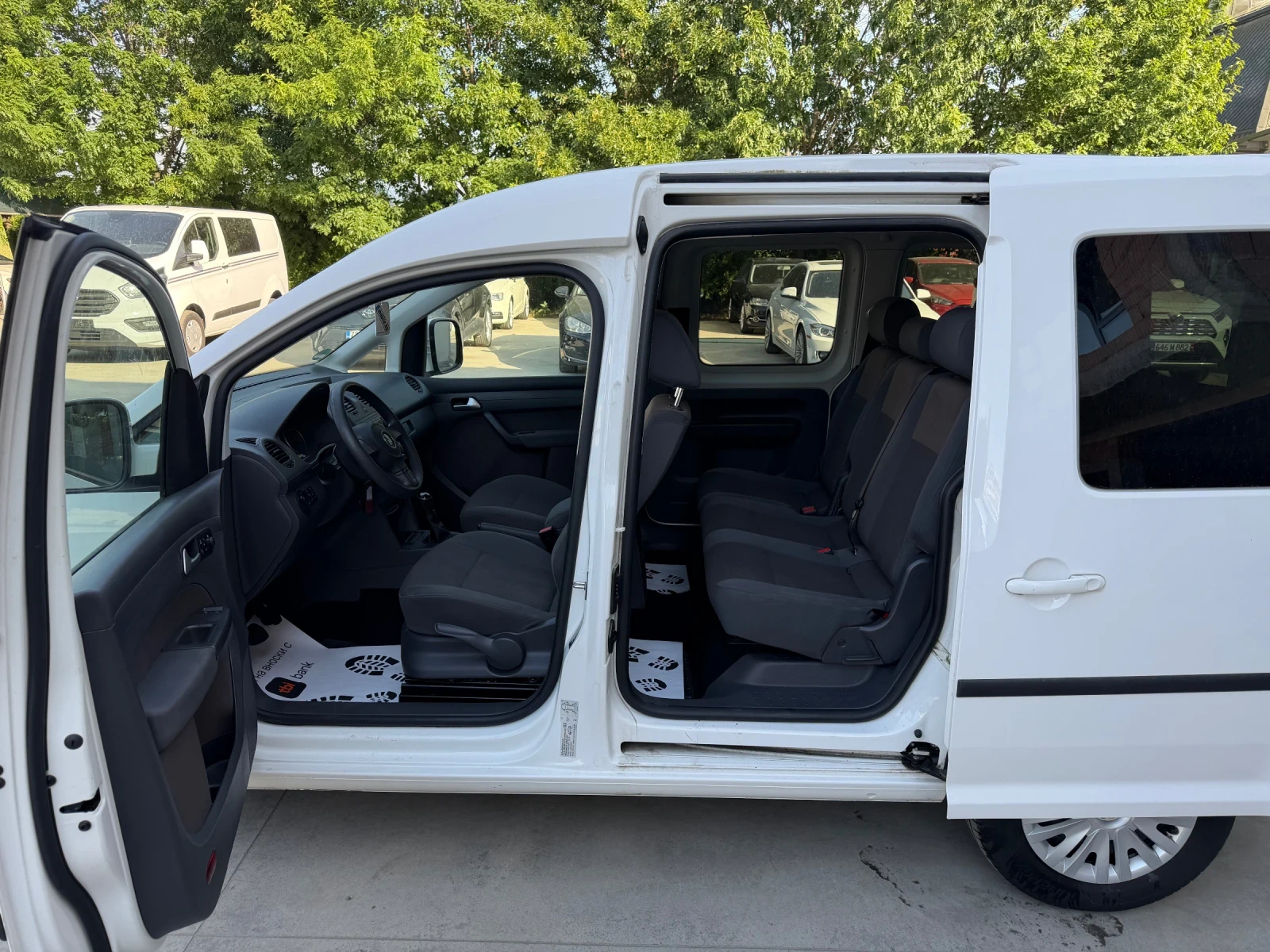 VW Caddy 1.6 TDI ЛИЗИНГ, снимка 11 - Автомобили и джипове - 54733975