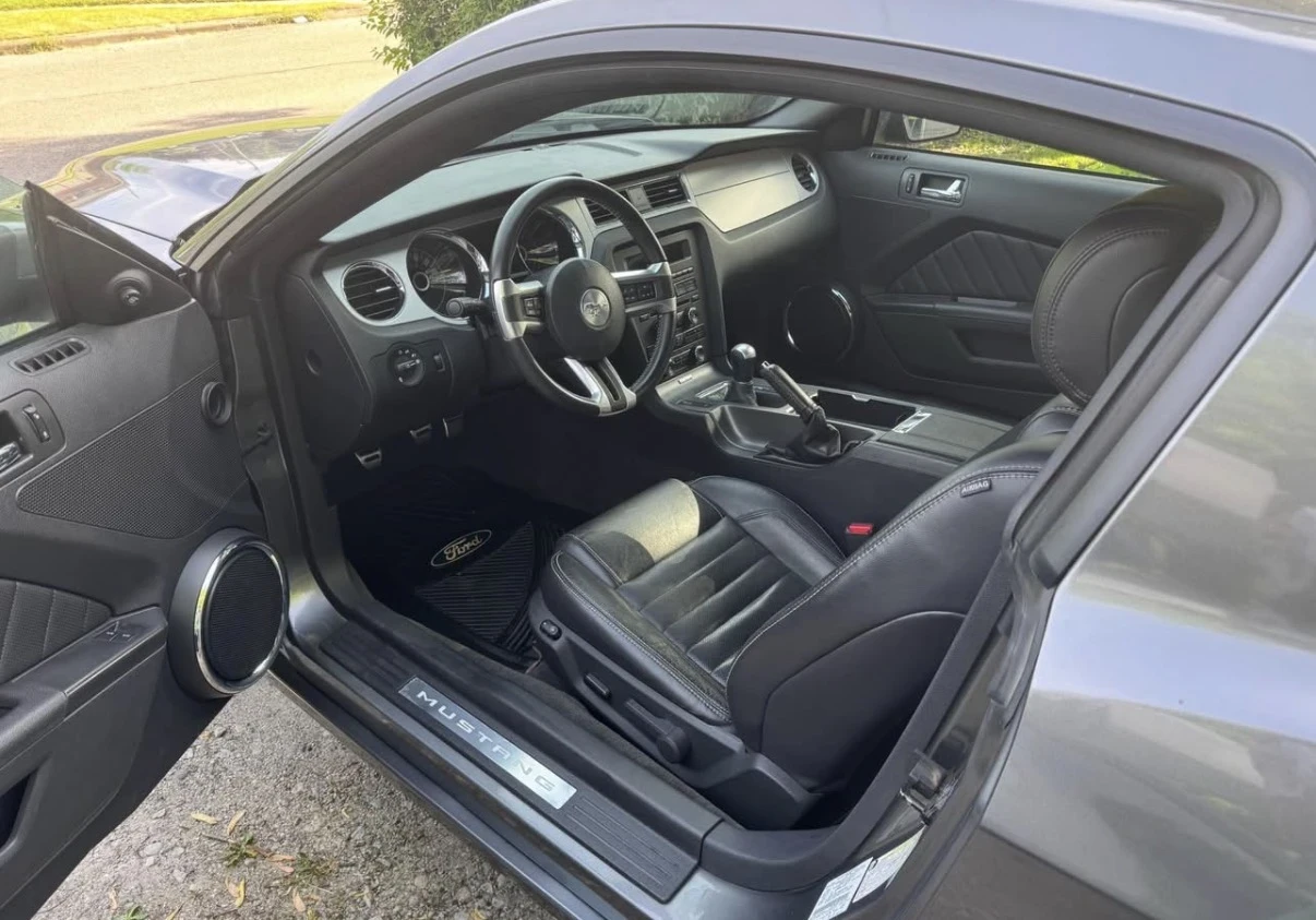 Ford Mustang V6 * РЪЧКА * КОЖА * ПОДГРЕВ * CARFAX * , снимка 5 - Автомобили и джипове - 54856841