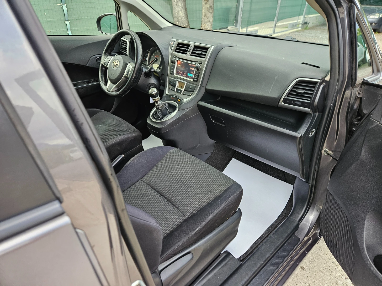 Toyota Verso S 1.3i, снимка 8 - Автомобили и джипове - 54886992