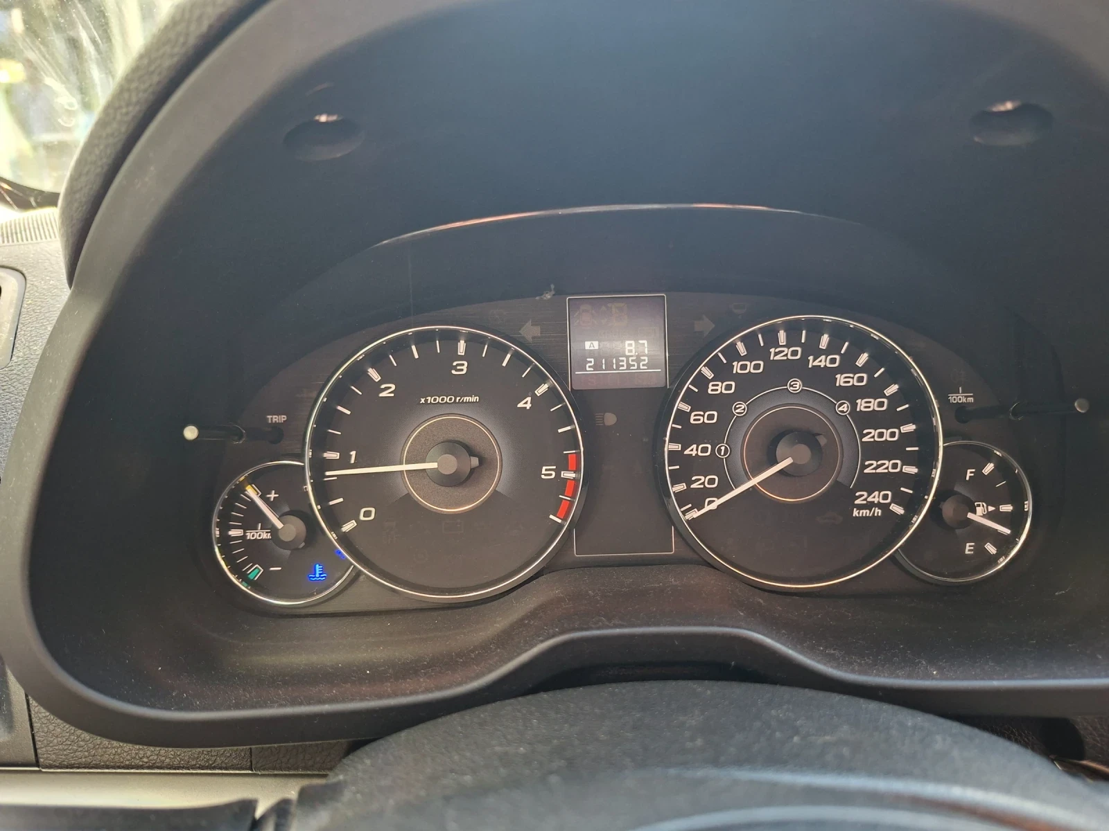 Subaru Legacy 2.0D, снимка 11 - Автомобили и джипове - 54916687