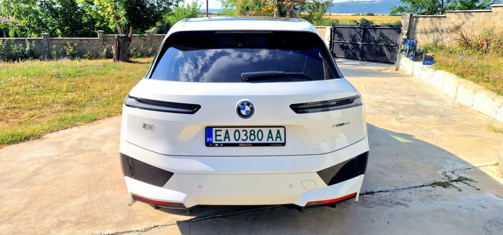 BMW iX 40, снимка 6 - Автомобили и джипове - 55942084