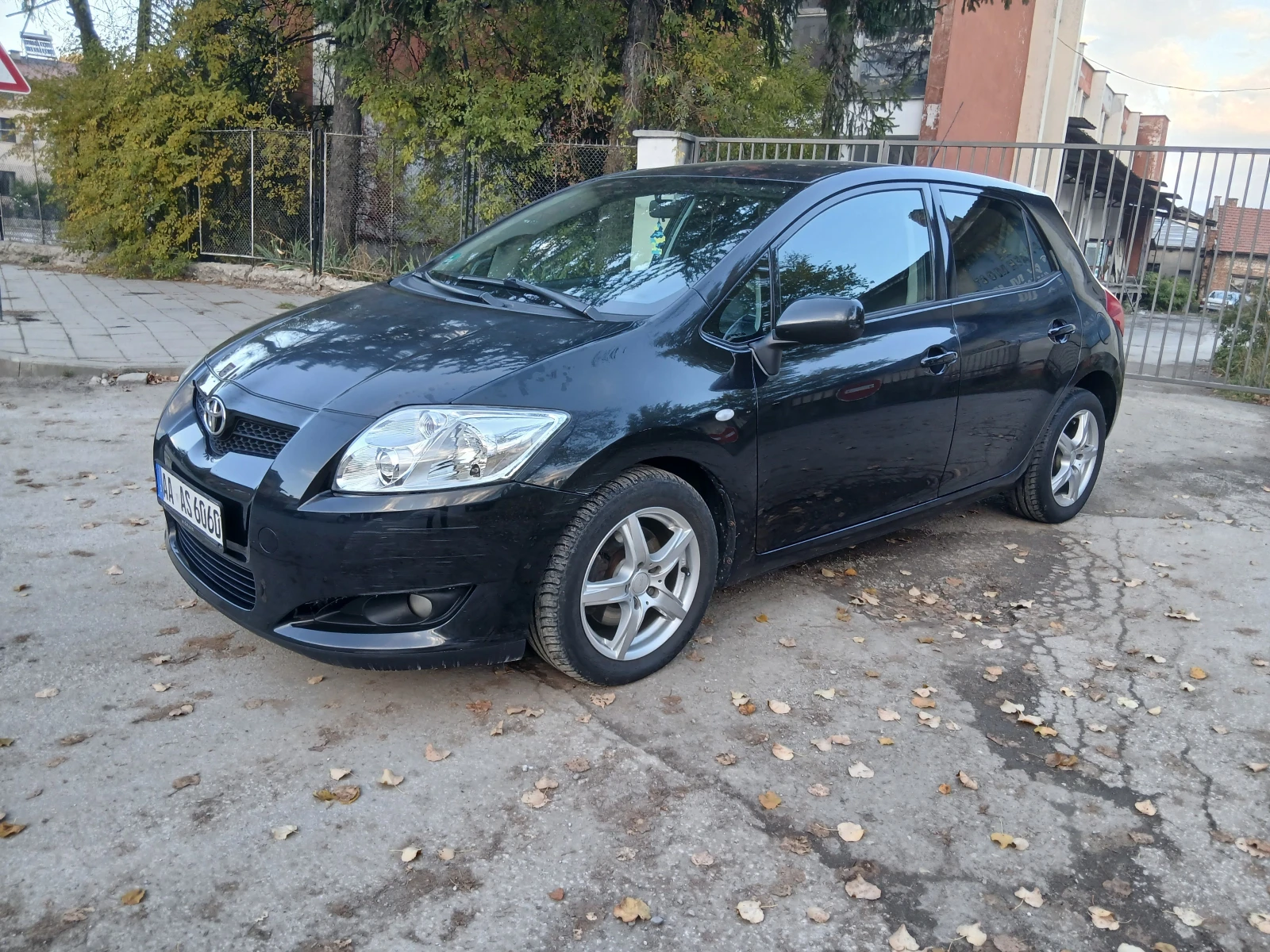 Toyota Auris 2.0 D4D, снимка 2 - Автомобили и джипове - 56646248