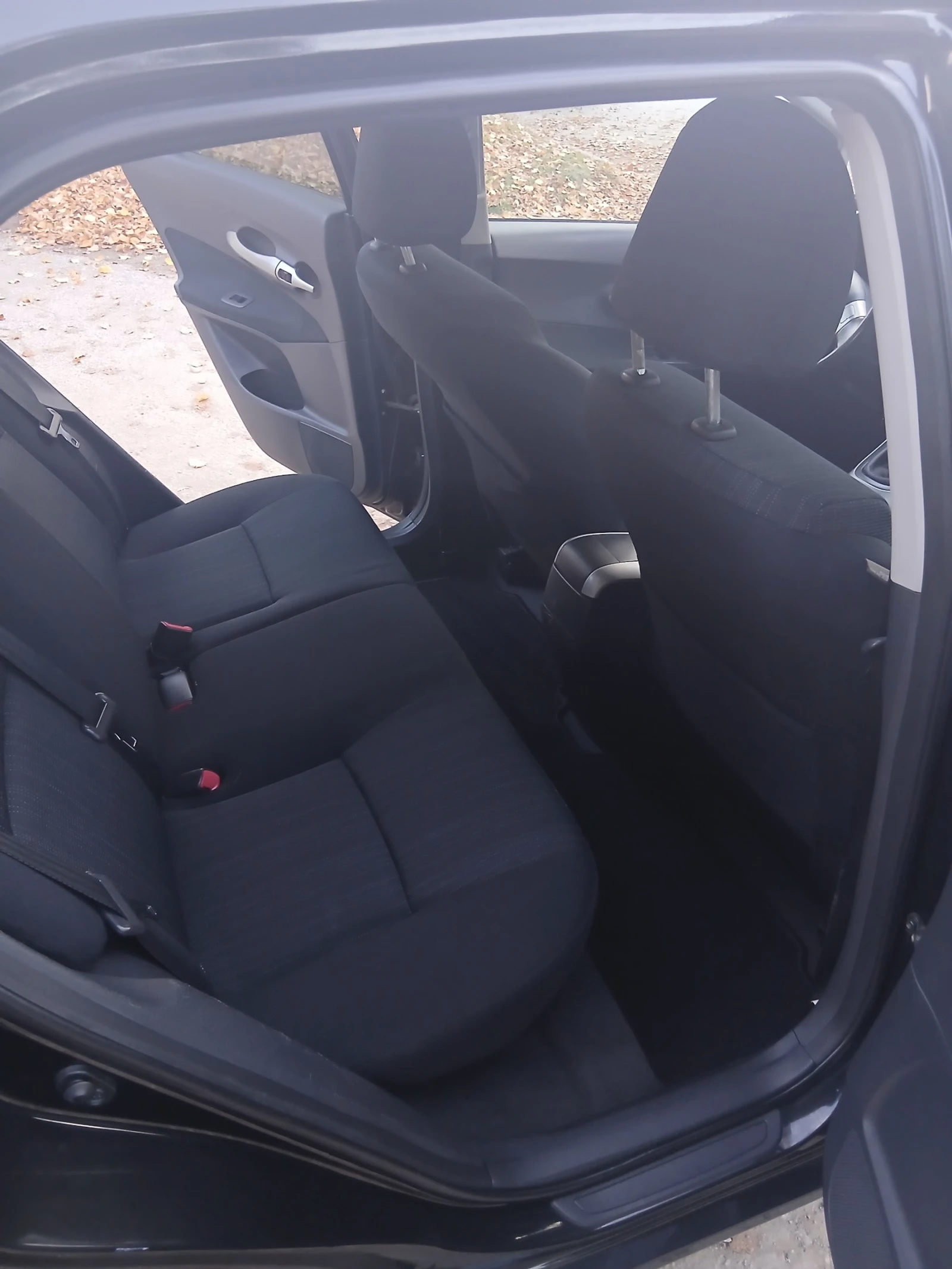 Toyota Auris 2.0 D4D, снимка 8 - Автомобили и джипове - 56646248