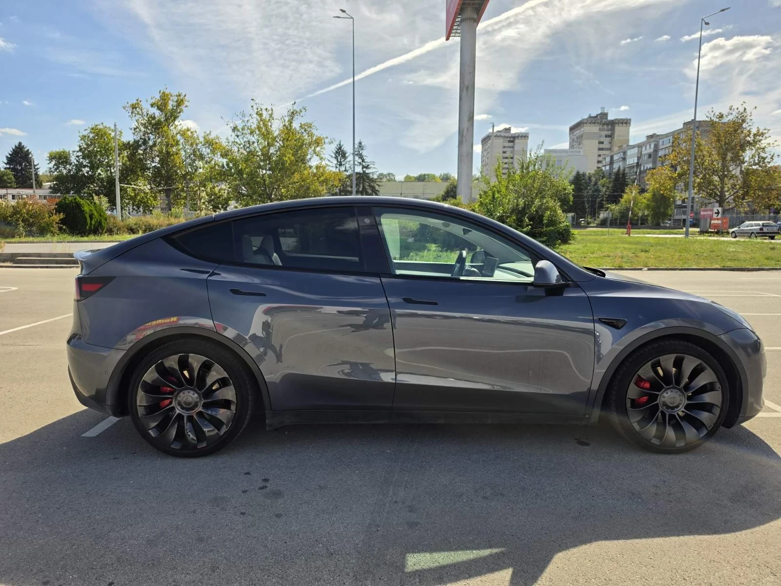 Tesla Model Y Long range, dual motor, снимка 4 - Автомобили и джипове - 56750870