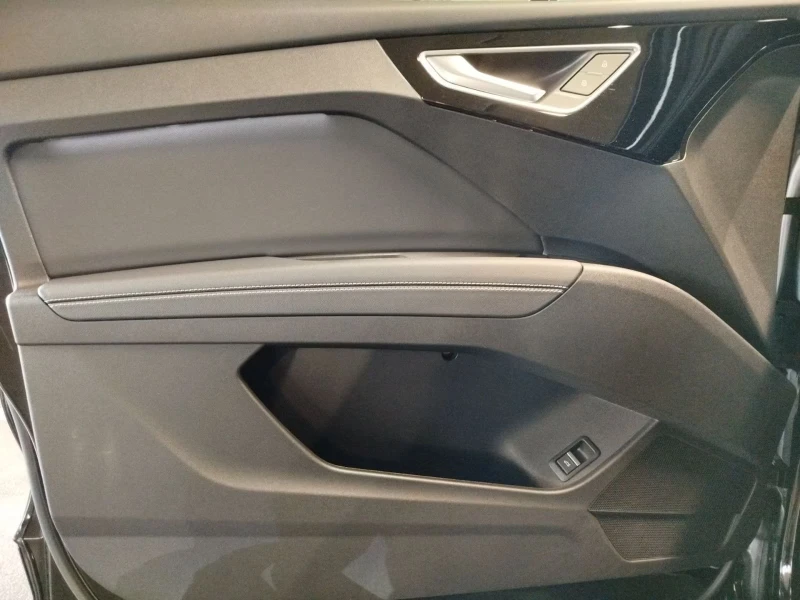 Audi Q4 55e-TRON/340HP/QUATTRO/MATRIX/ACC/360/B&O/DAB/722f, снимка 10 - Автомобили и джипове - 51657333