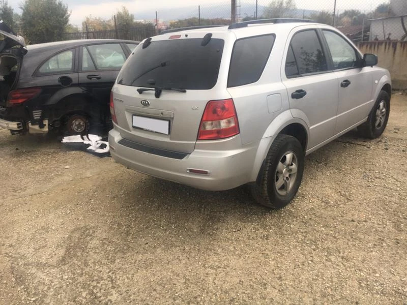 Kia Sorento 2.5Crd 2бр части - изображение 4