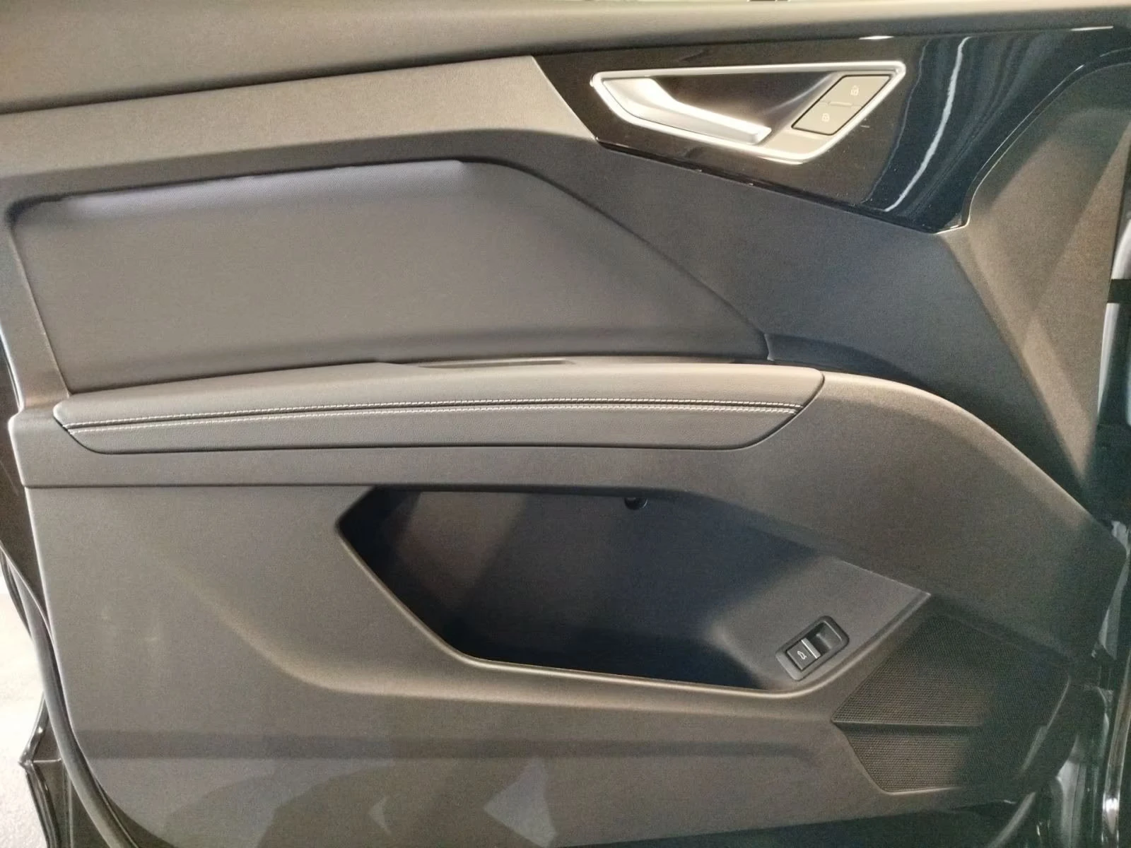 Audi Q4 55e-TRON/340HP/QUATTRO/MATRIX/ACC/360/B&O/DAB/722f - изображение 10