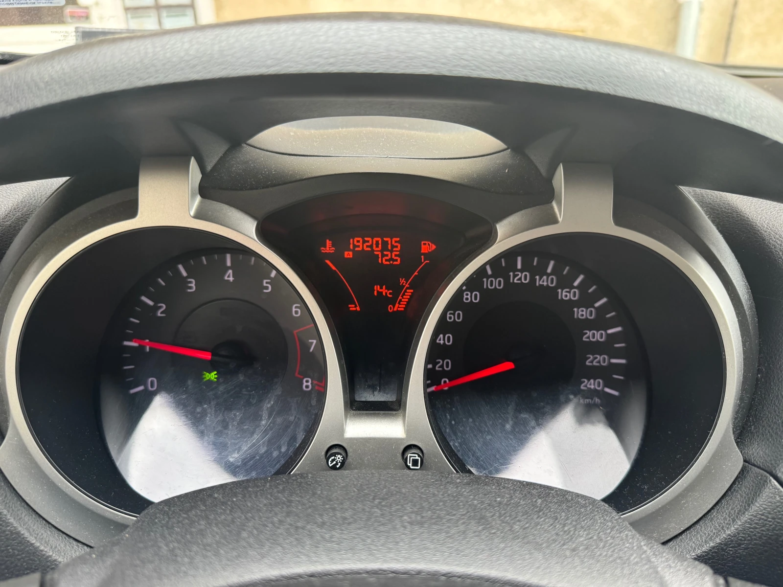 Nissan Juke 1.6i Navi, снимка 10 - Автомобили и джипове - 54057203