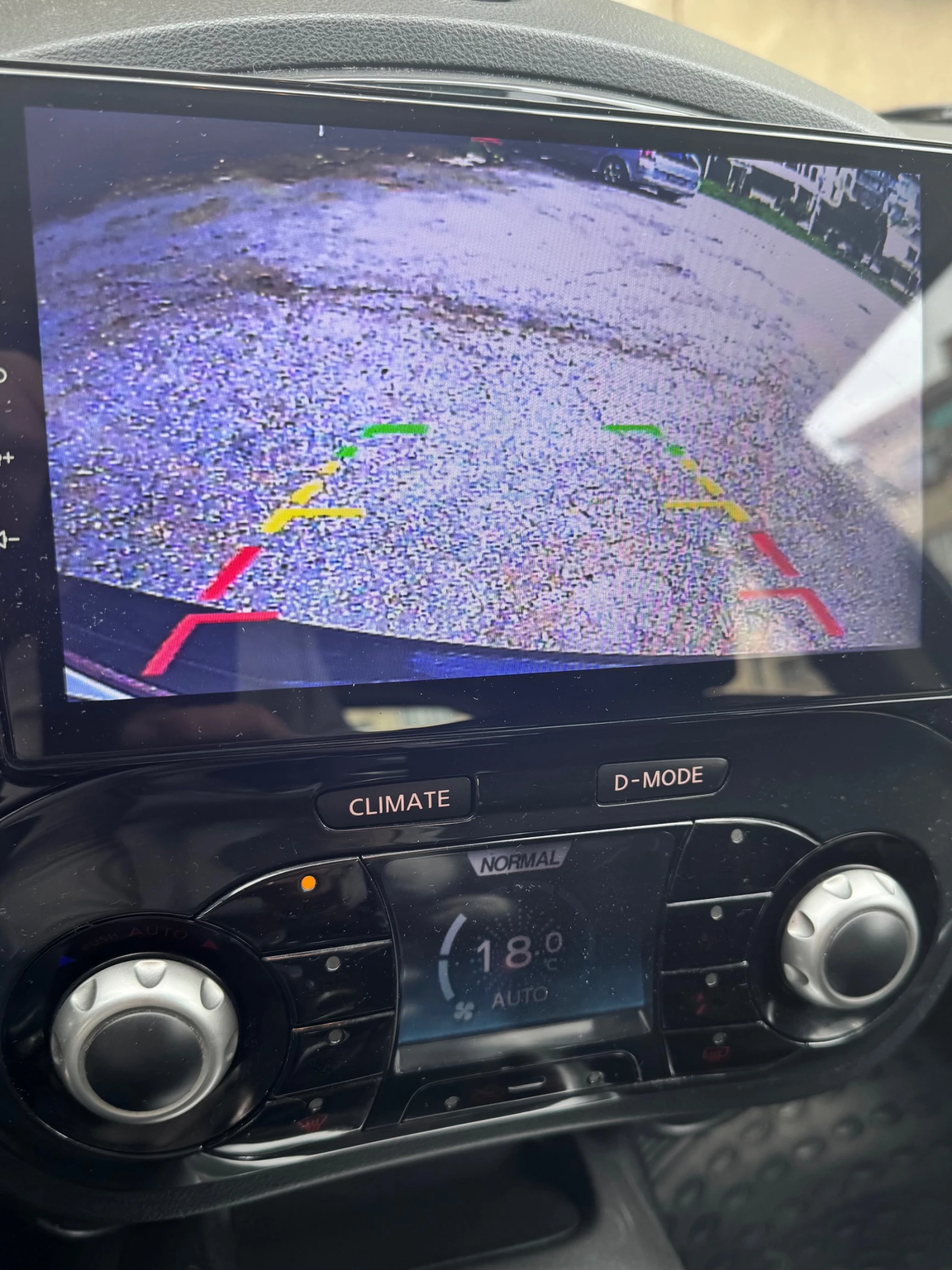 Nissan Juke 1.6i Navi, снимка 17 - Автомобили и джипове - 54057203